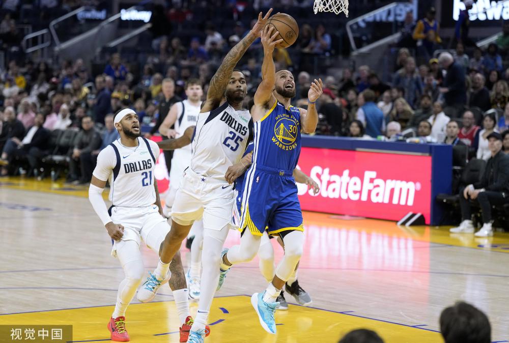 尽管他在加 尽管他在加